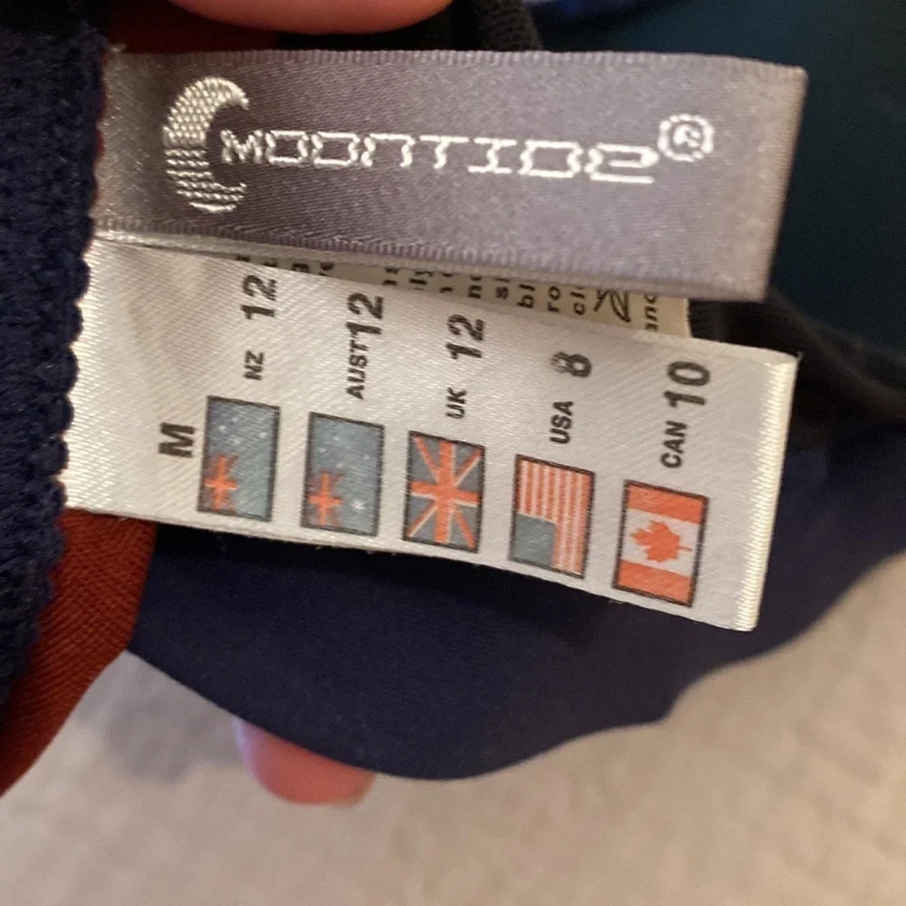 MOONTIDE NAVY SWIM TOP . Size M